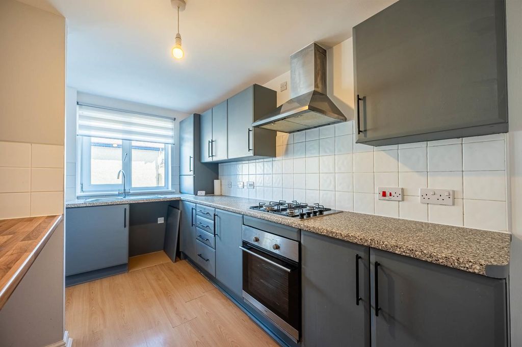 Additional image 4 of 2 bed flat to rentHenderson Court, Motherwell ML1