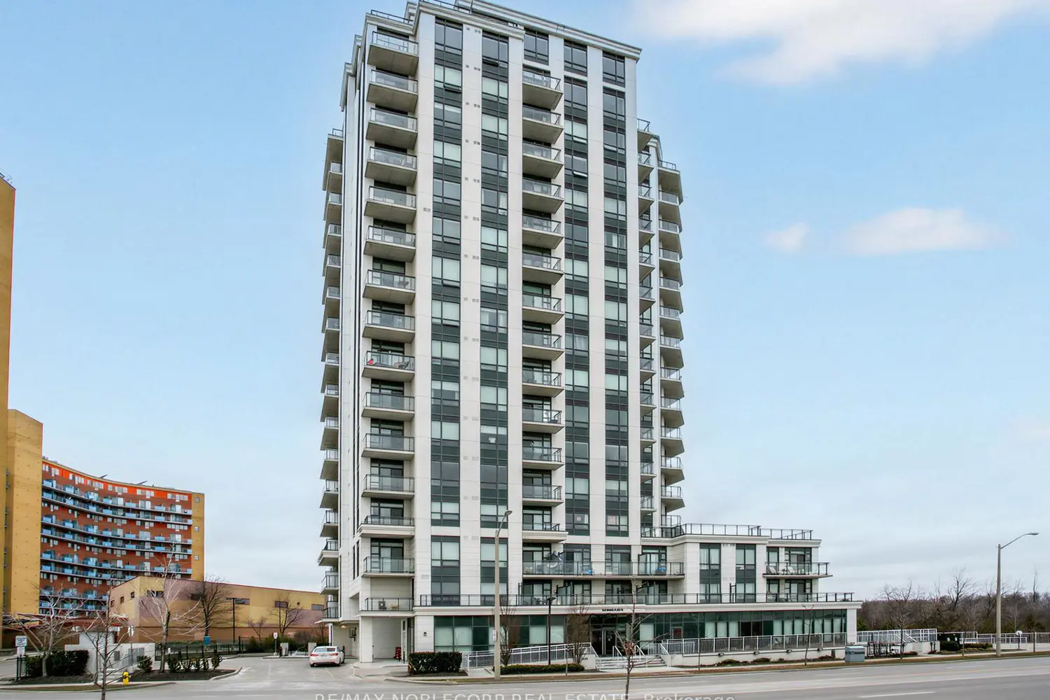840 Queen's Plate Drive 1705