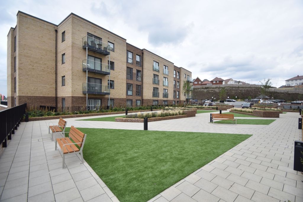 2 bed flat to rentGriffin Court, Stirling Drive, Luton, Bedfordshire LU2