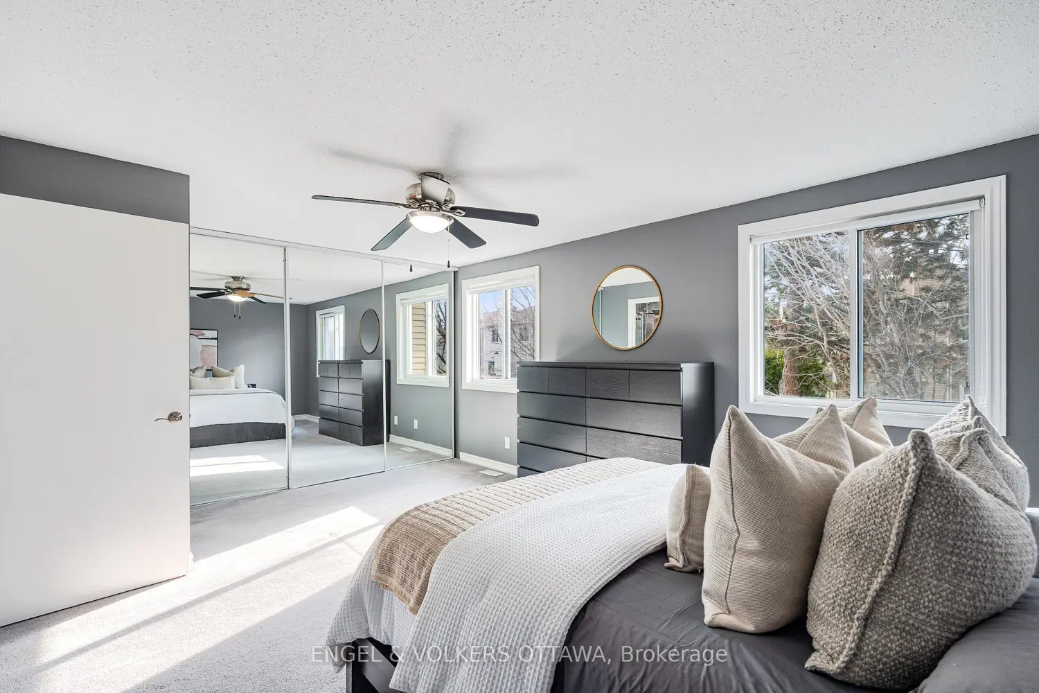 1152 Des Forets Avenue photo 3