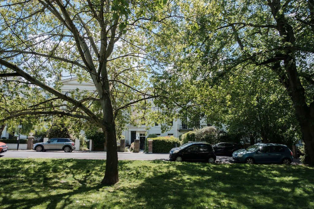 4 bed flat for saleMontpelier Crescent, Brighton, East Sussex BN1 photo 5