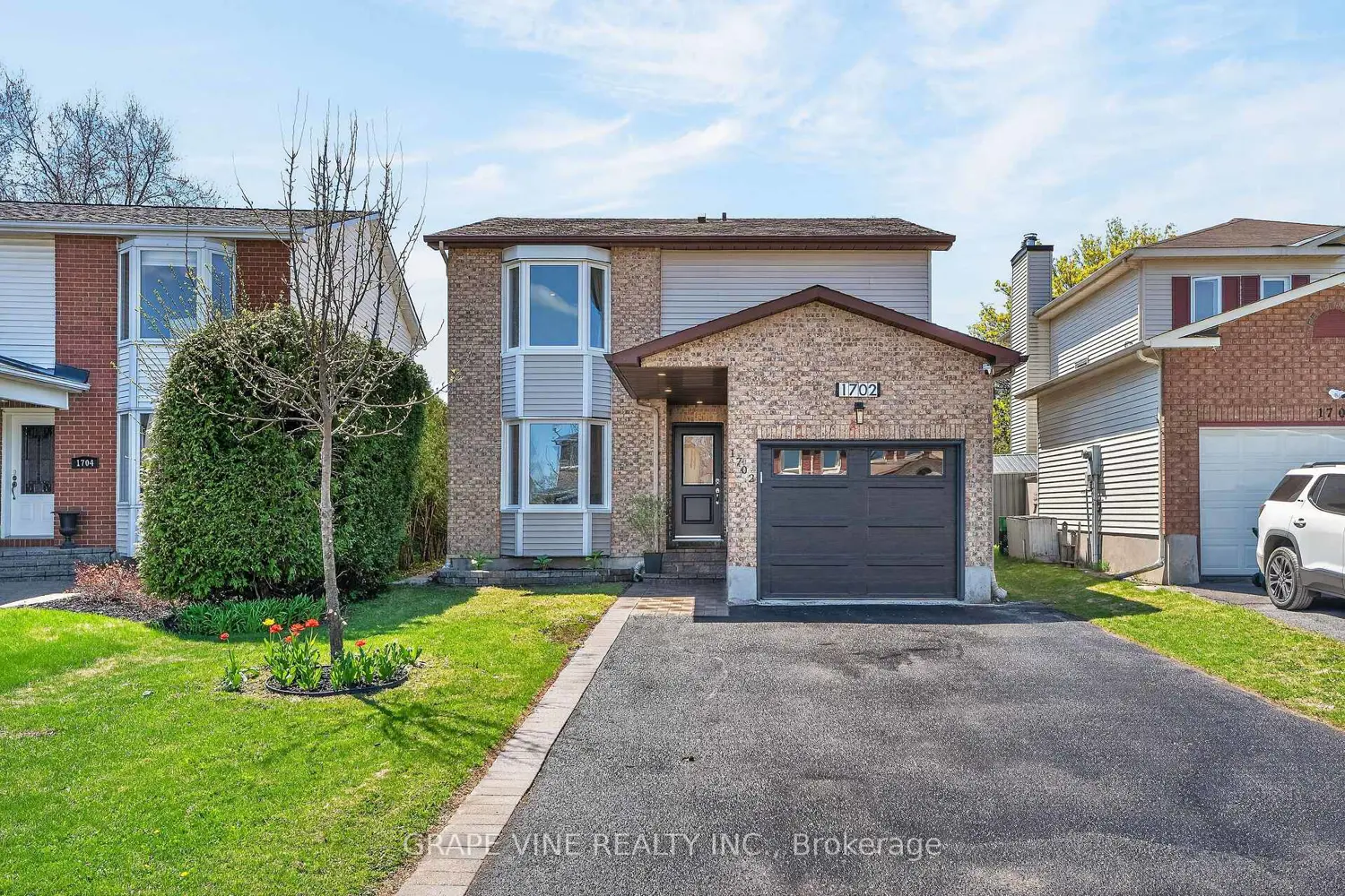 1702 Boisbriand Crescent photo 2