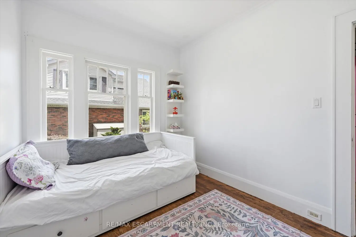 Additional image 8 of 392 Queenston Street
