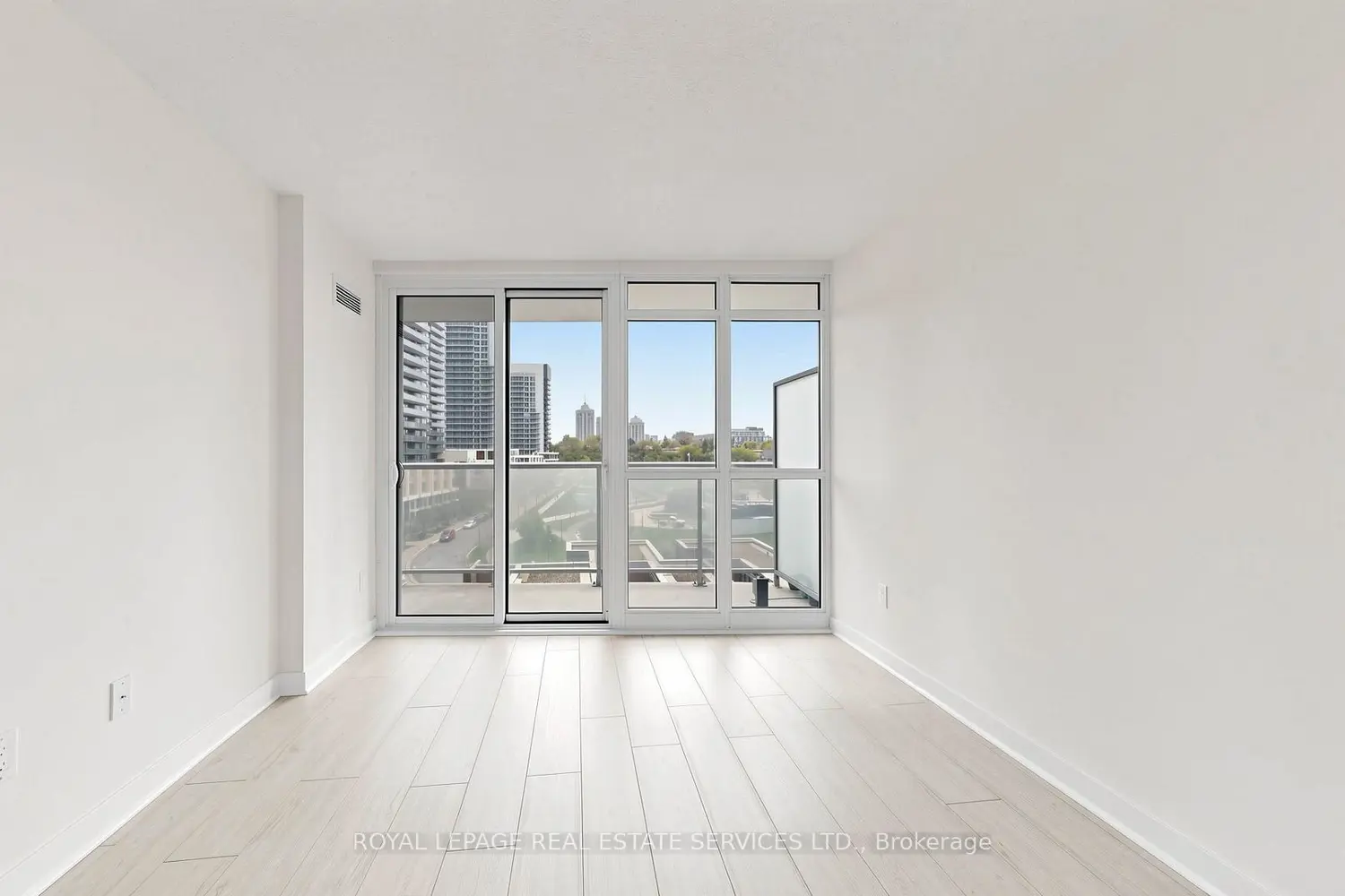 121 Mcmahon Drive 809 photo 5