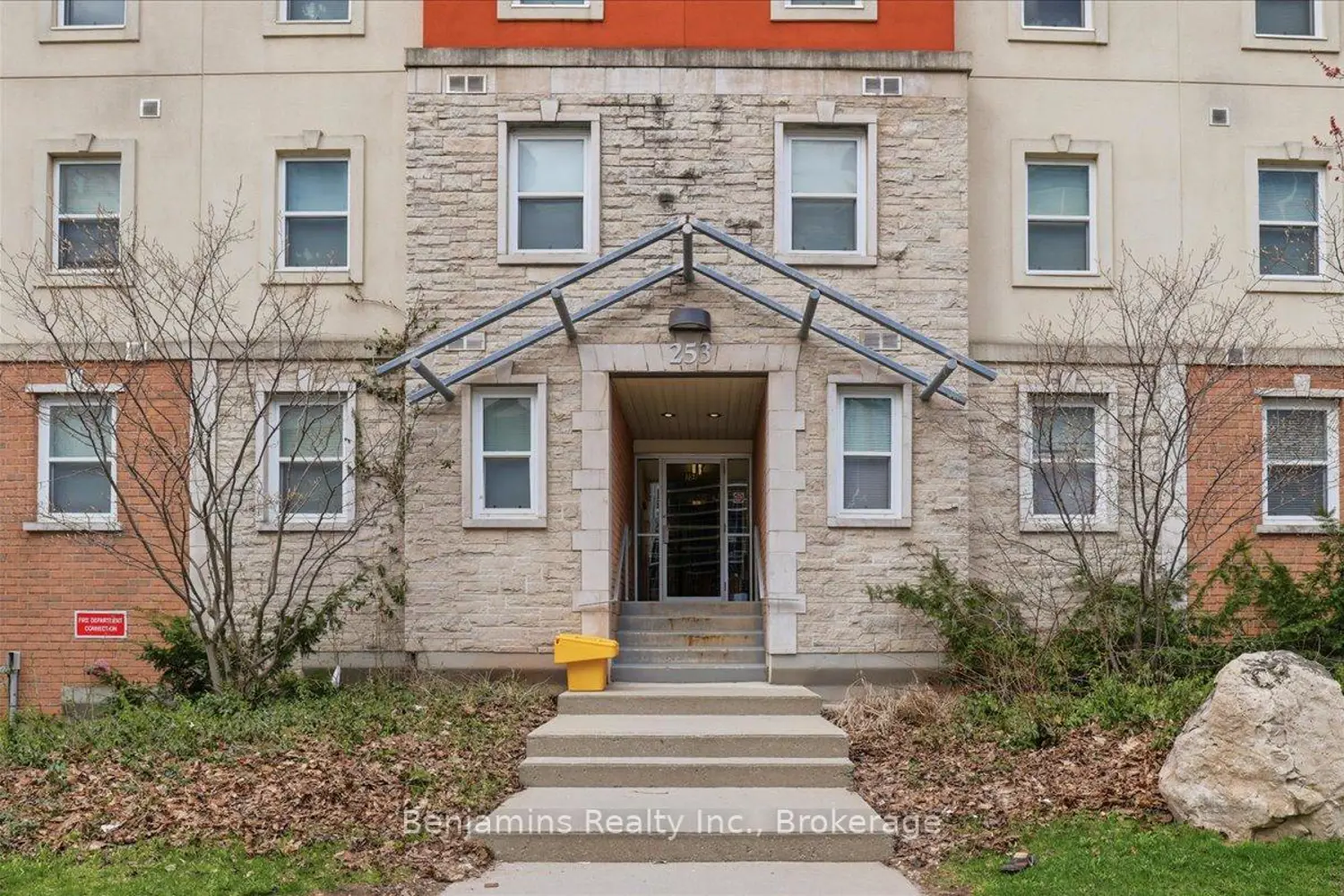 250 Lester Street 401