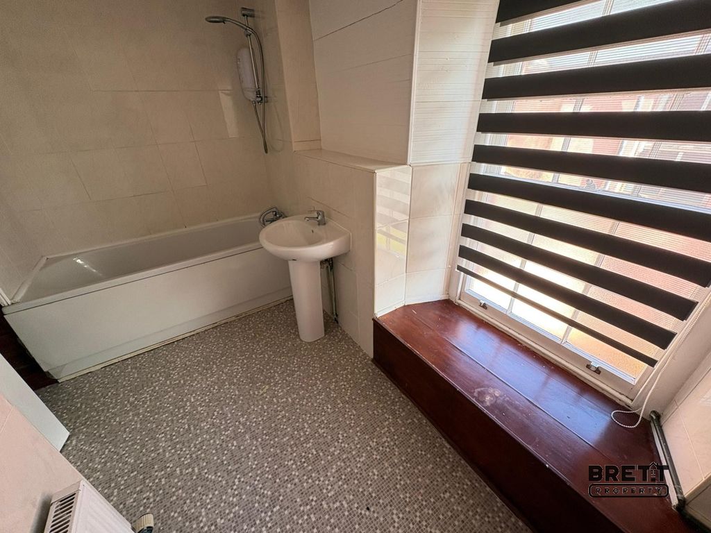 Additional image 7 of 2 bed terraced house to rent21 Commercial Row, Pembroke Dock, Pembrokeshire. SA72