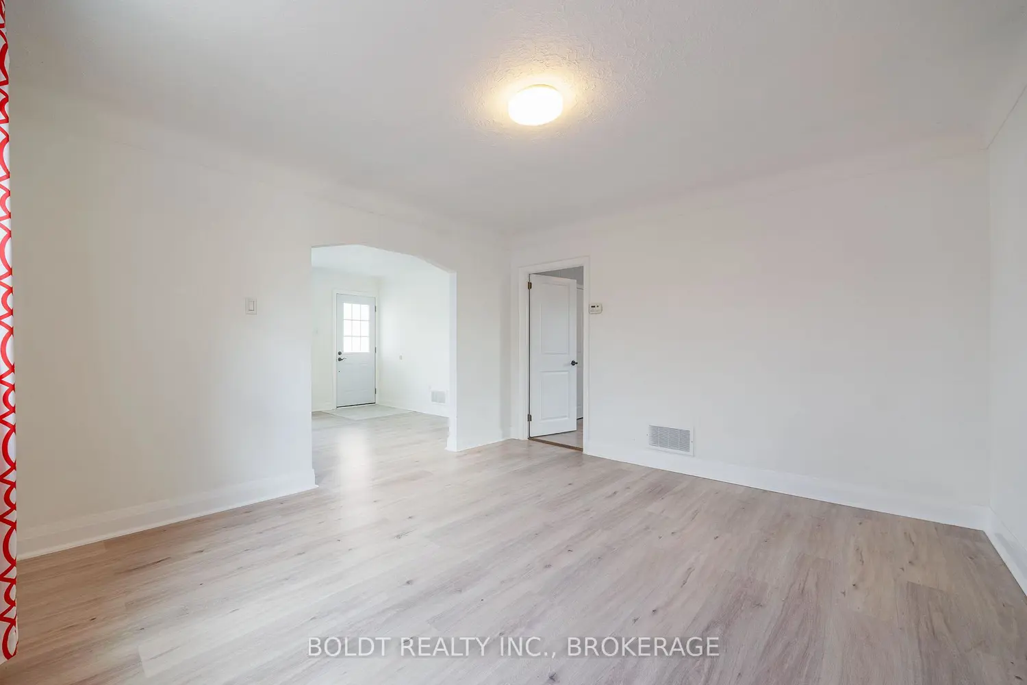 Additional image 8 of 422 Welland Avenue