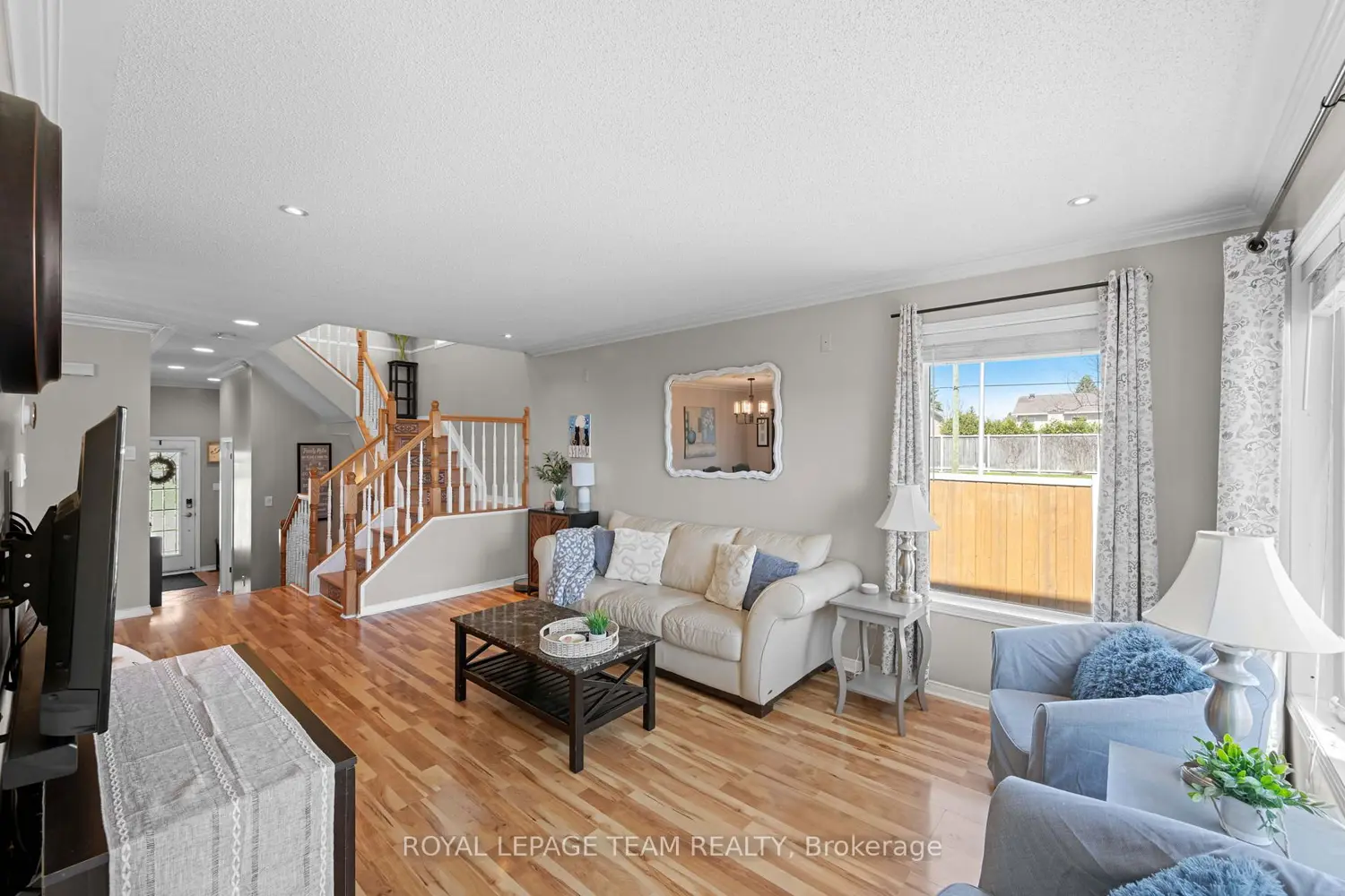 646 Casabella Drive photo 2