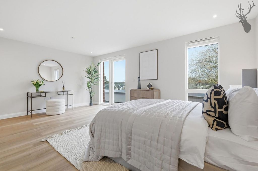 Additional image 17 of 2 bed flat for saleHigh Road, Chigwell IG7