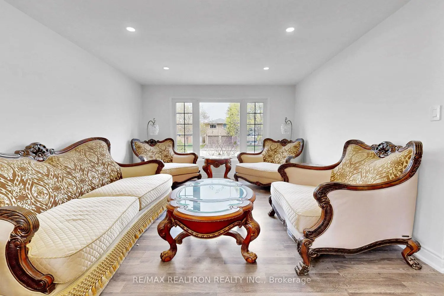 39 Camrose Drive photo 2