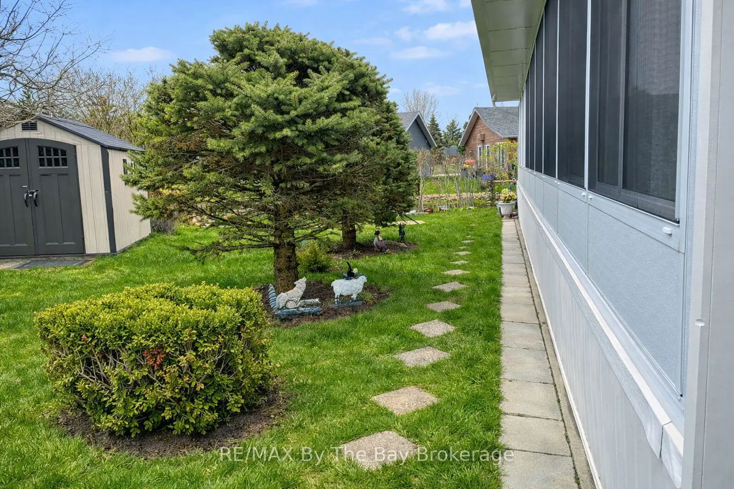 8 Huron Circle