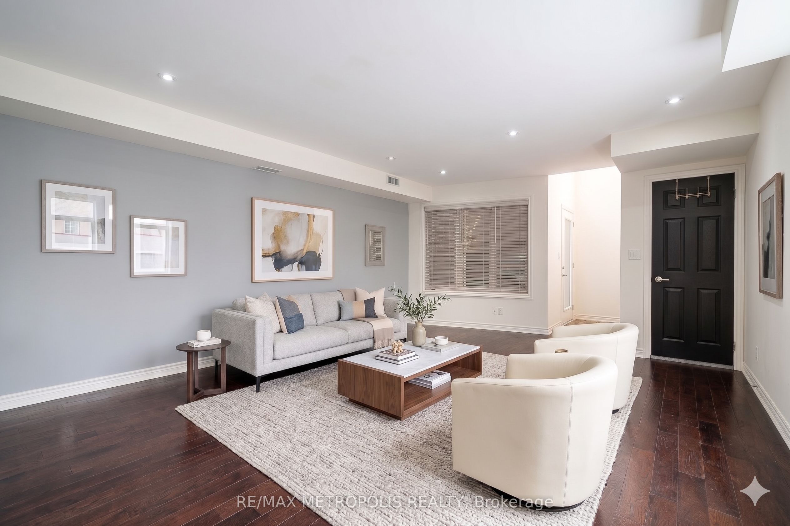 Additional image 4 of 102-128 Aerodrome Crescent, Toronto, ON, M4G 4J2