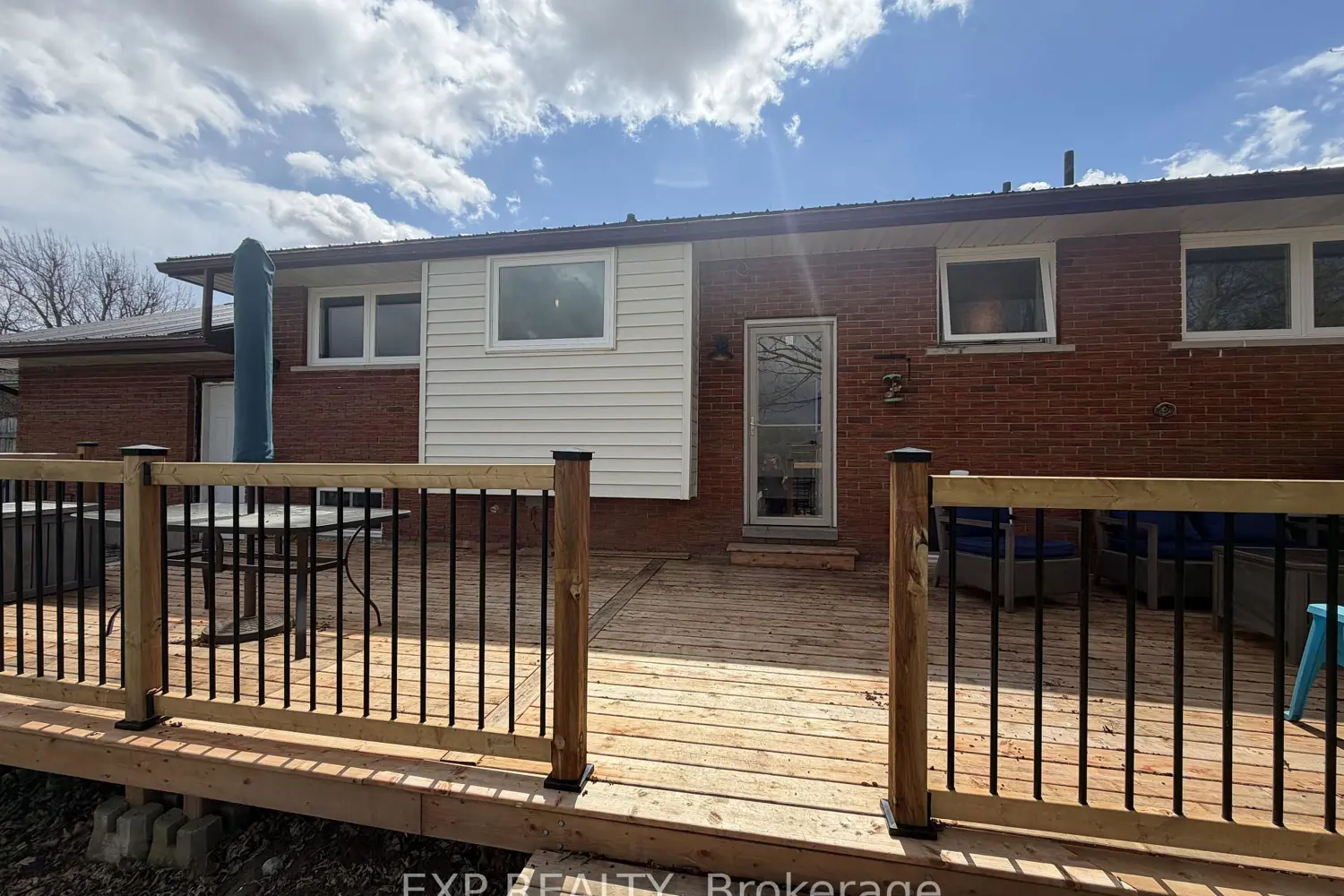 597 Gold Street photo 2