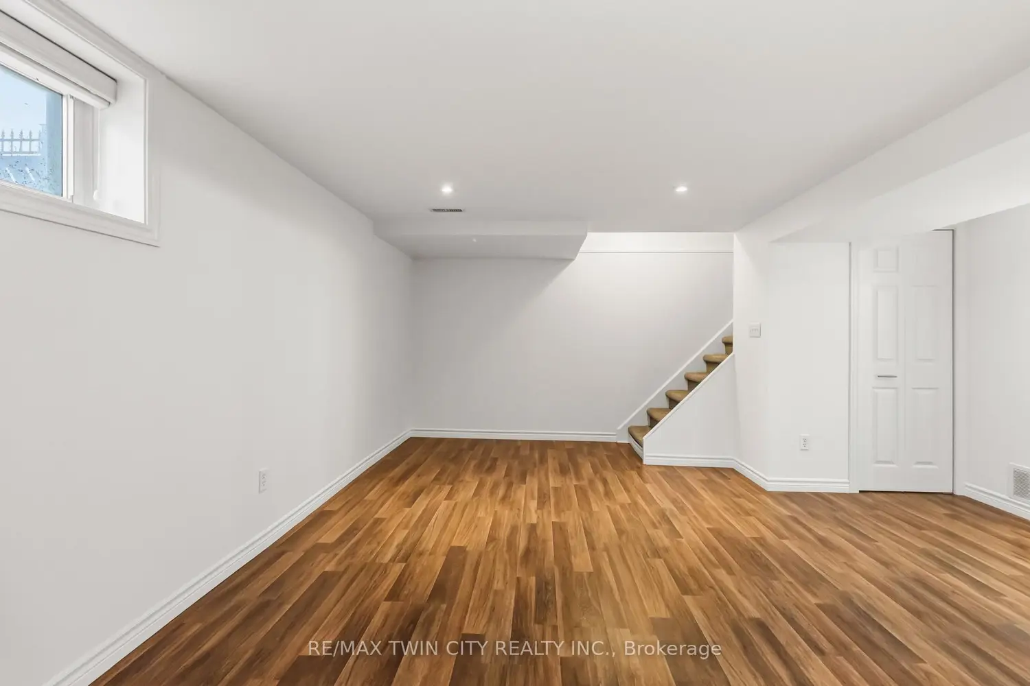 Additional image 16 of 51 Metcalfe Crescent C
