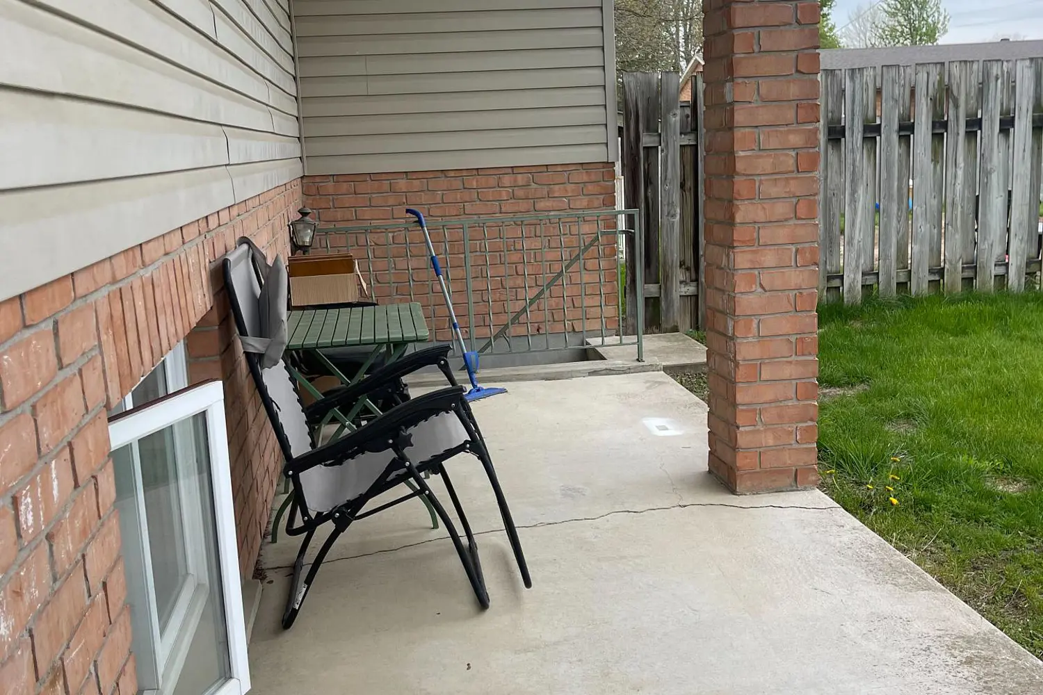 196 Adelaide Street photo 3