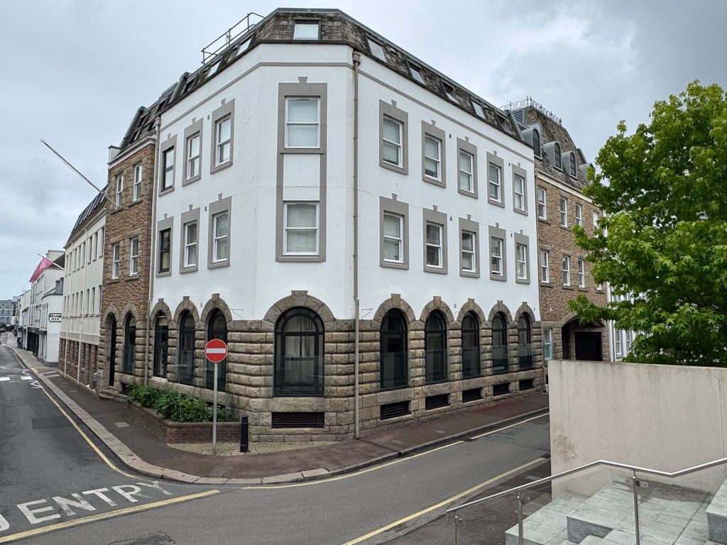 3 bed flat to rentPeter Street, St. Helier JE2