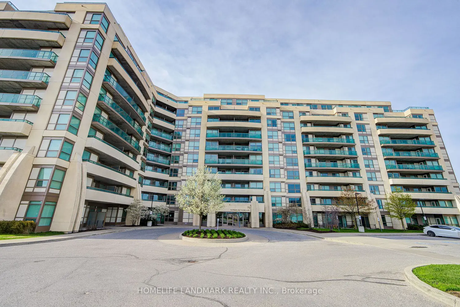 75 Norman Bethune Avenue 714