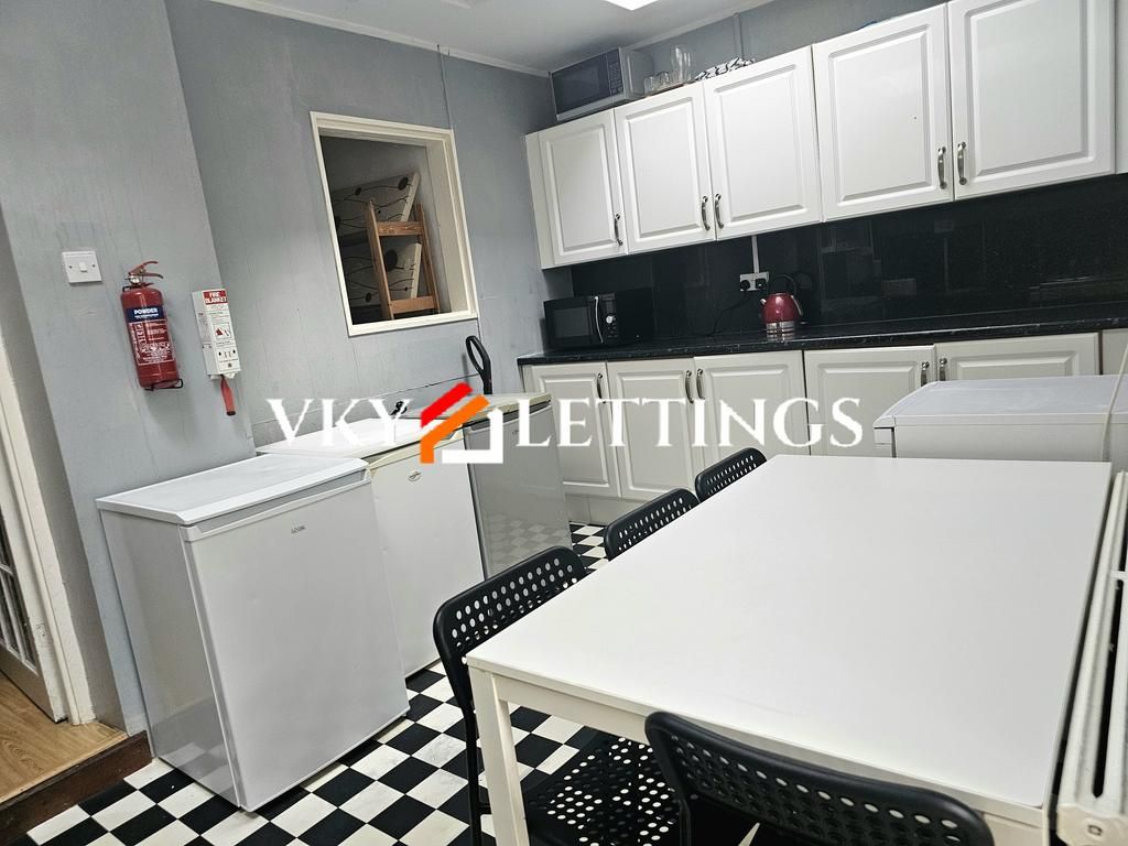 Additional image 3 of 4 bed shared accommodation to rentBrook Street, Pontypridd CF37