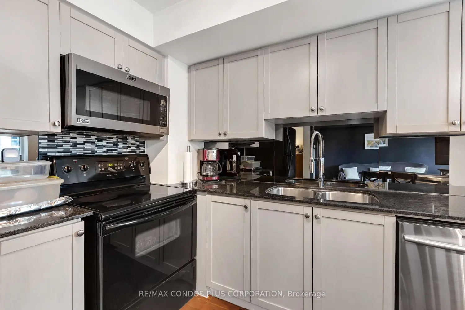 2119 Lake Shore Boulevard 317 photo 2