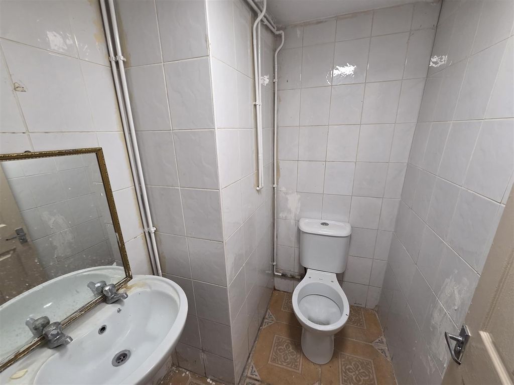 Additional image 11 of 4 bed flat to rentCommercial Road, Newport NP20