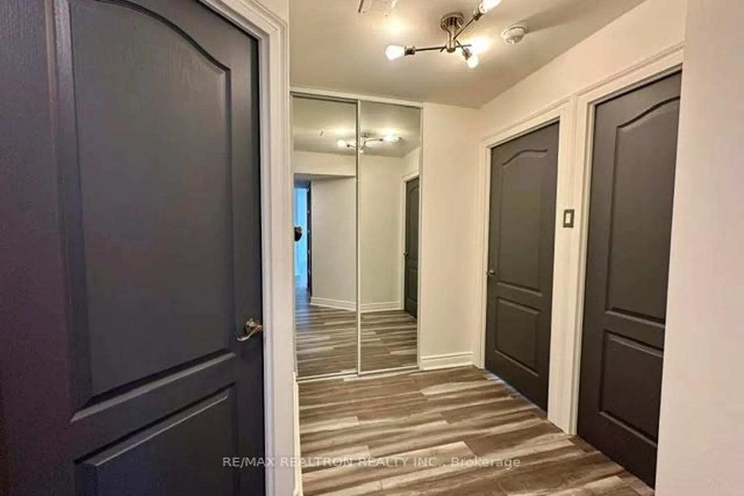 Additional image 8 of 7440 Bathurst Street 1503