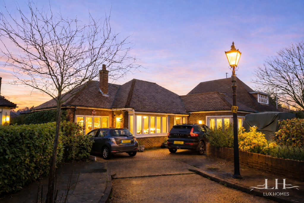 Additional image 5 of 3 bed detached bungalow for saleBrook Close, Romford RM2