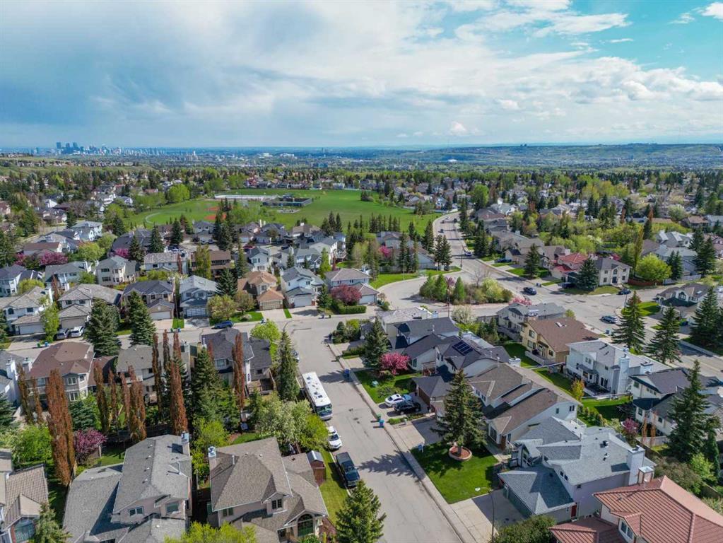 Additional image 3 of 393 Hawktree Circle NW, Calgary, AB, T3G 2X9