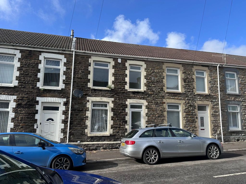 3 bed terraced house to rentDanygraig Road, Neath SA11