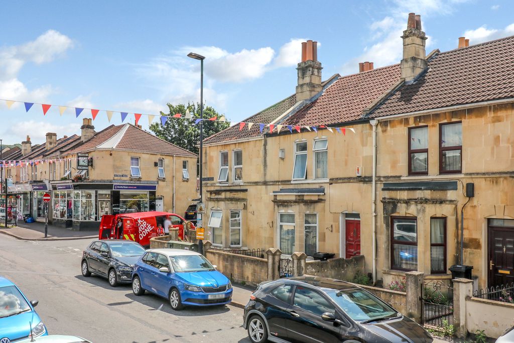 5 bed terraced house to rentMoorland Road, Oldfield Park BA2