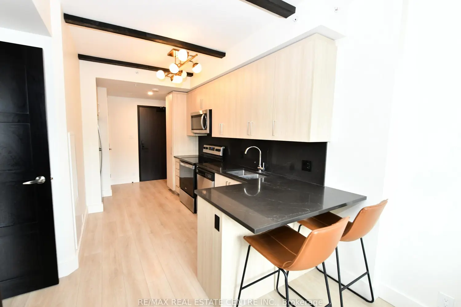 Additional image 9 of 145 Columbia Street 736