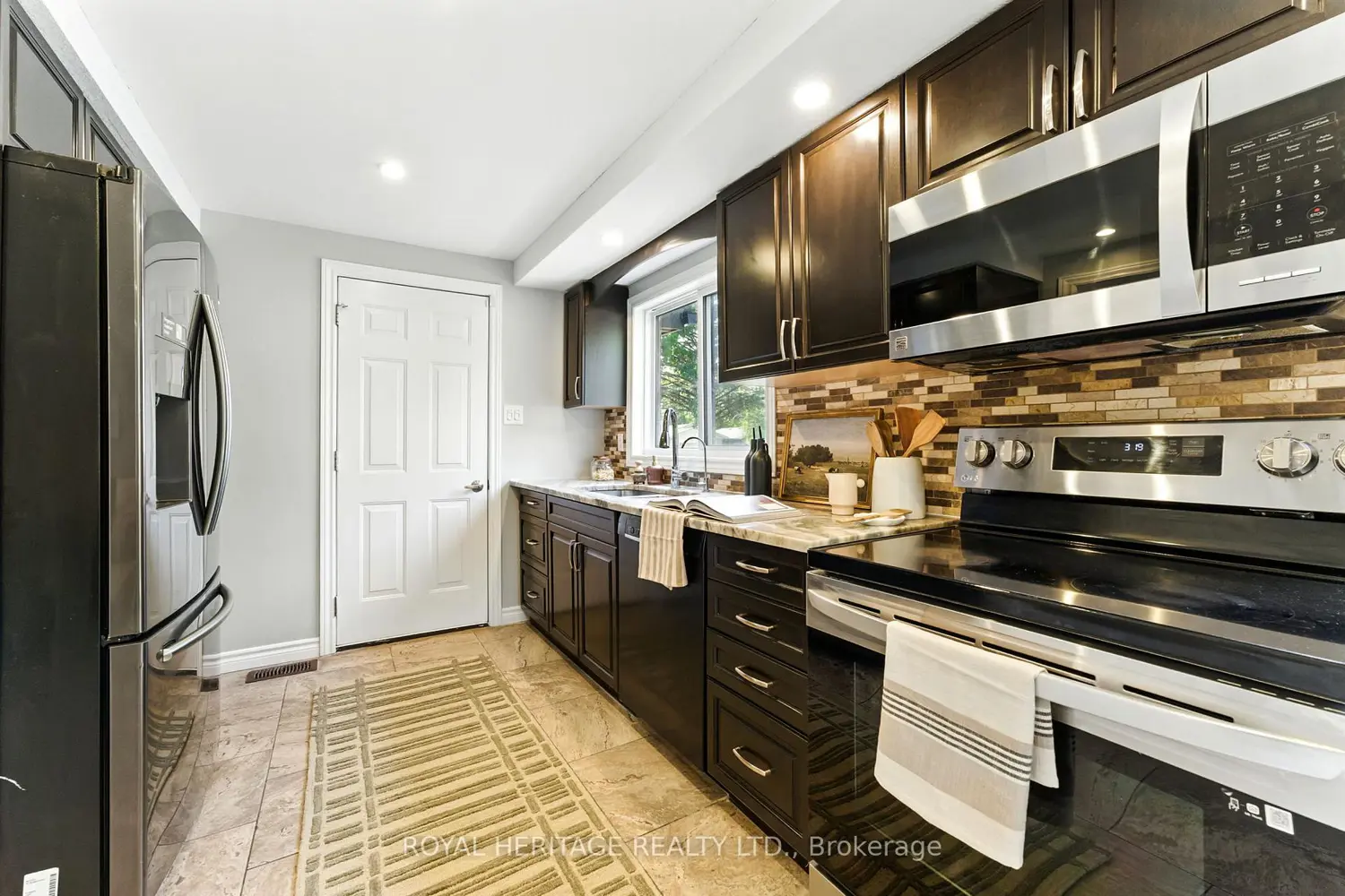 35 Aspen Valley Crescent photo 4