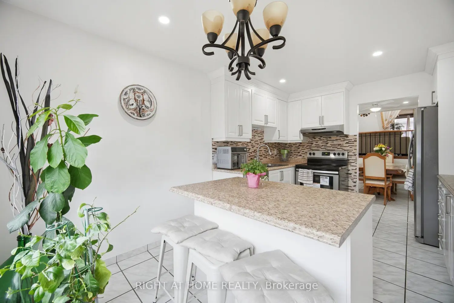 18 Mercedes Drive photo 4