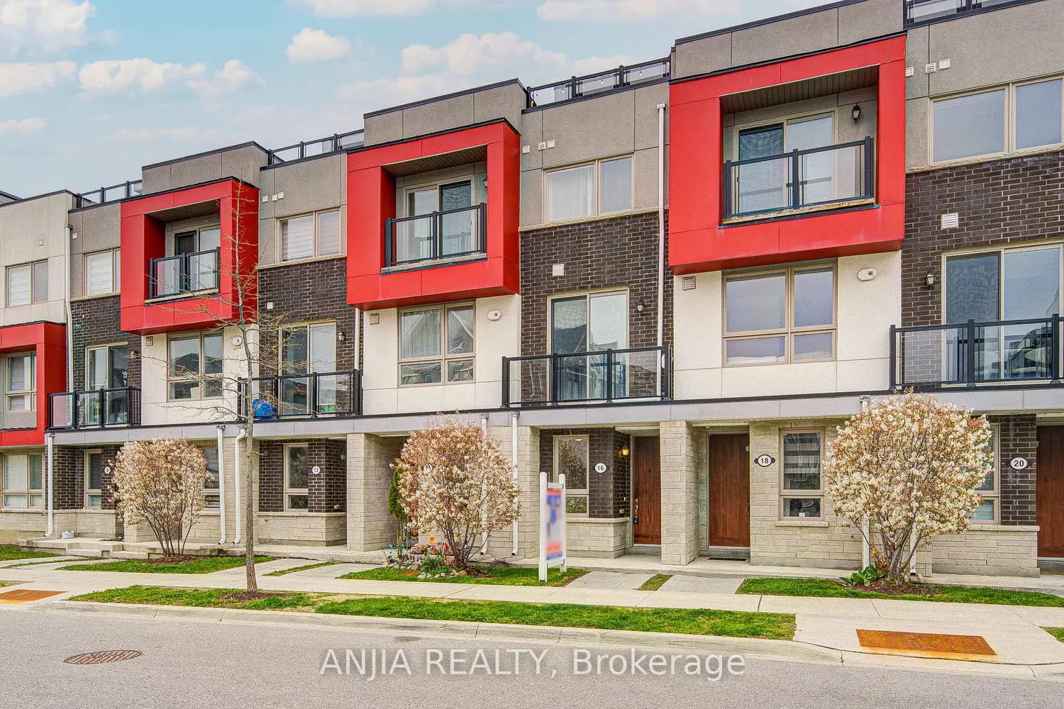 16 Adam Sellers Street