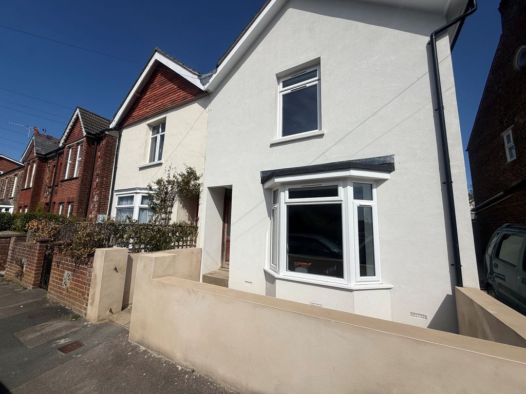 Room to rentAdelaide Road, Chichester PO19