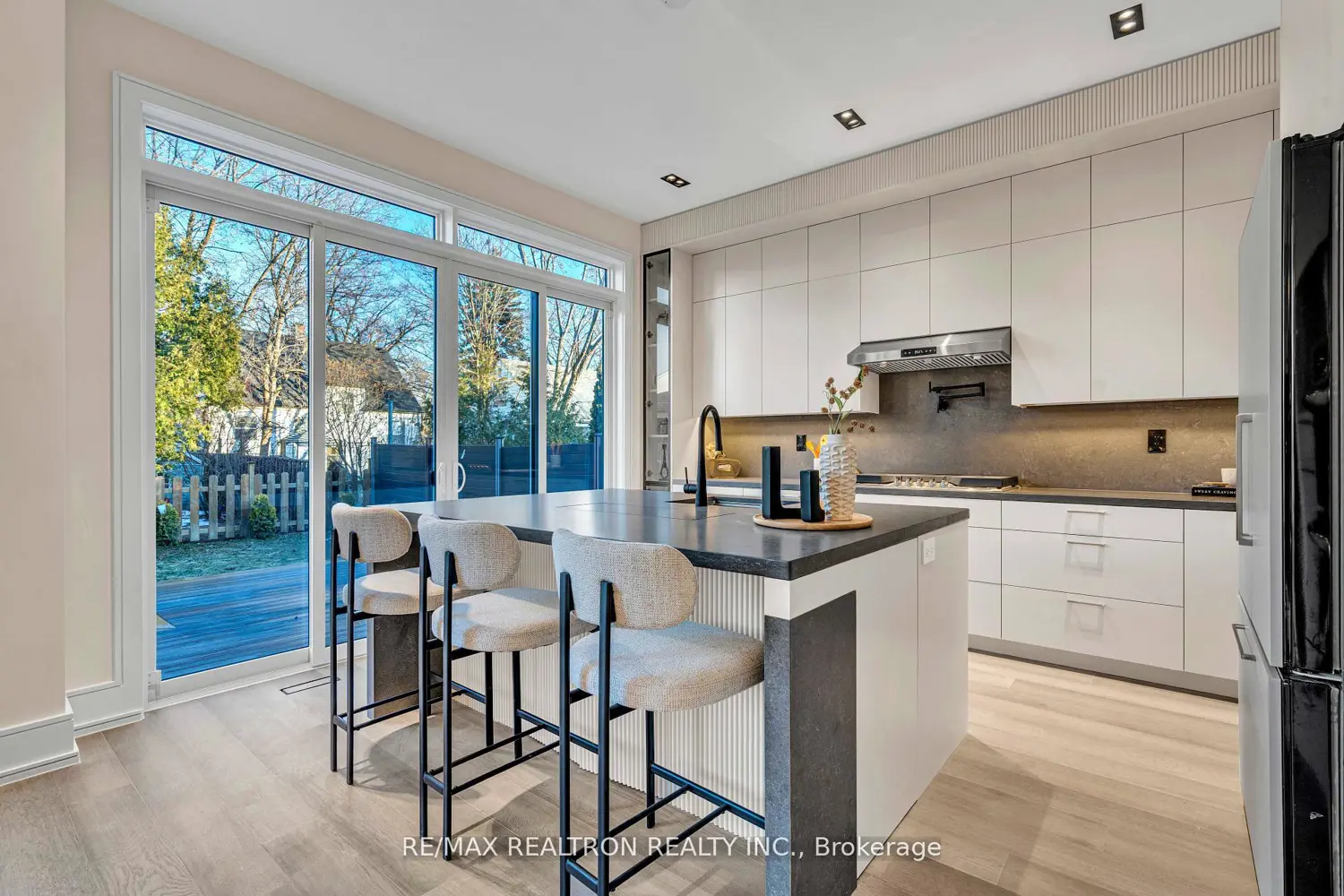 19 Topham Road photo 3