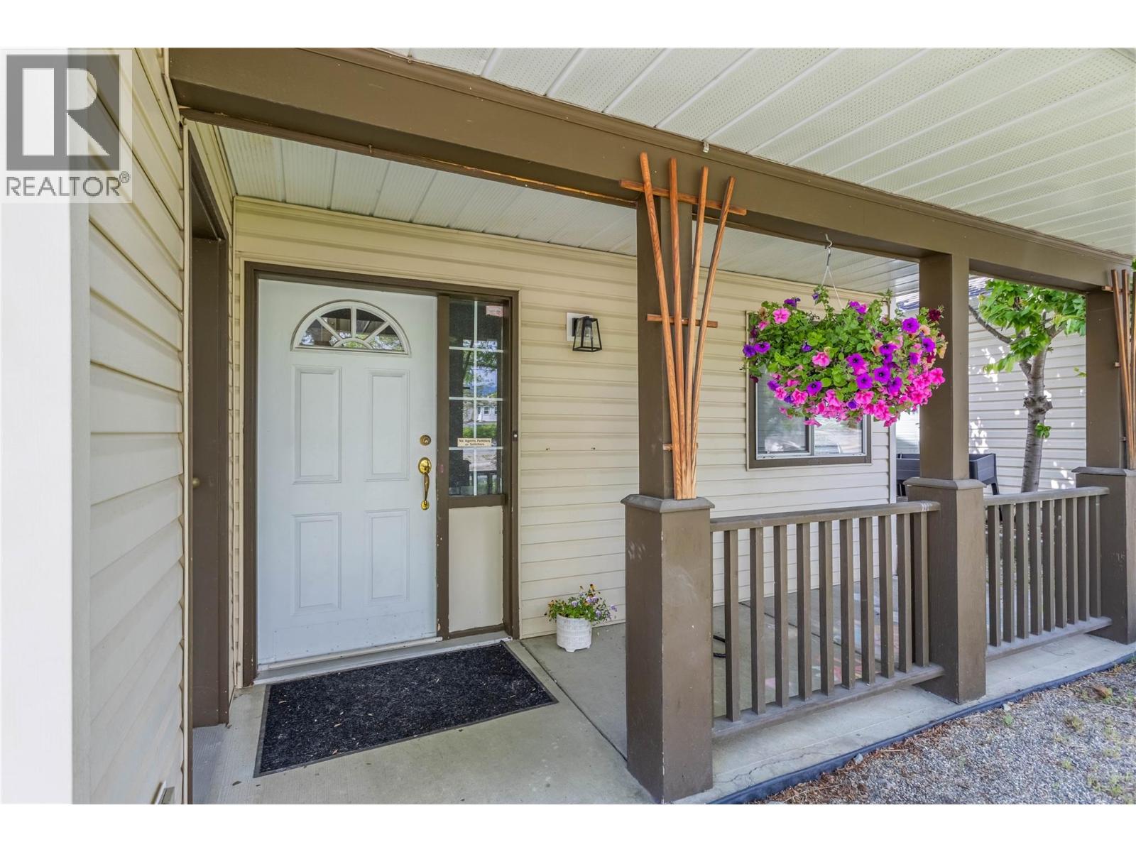 Additional image 3 of 374 Mctavish Crescent, Kelowna, BC, V1V1P1