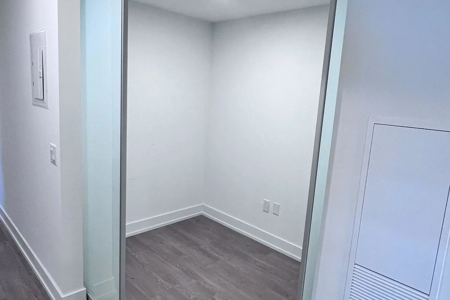 8 Cedarland Drive 826 photo 3