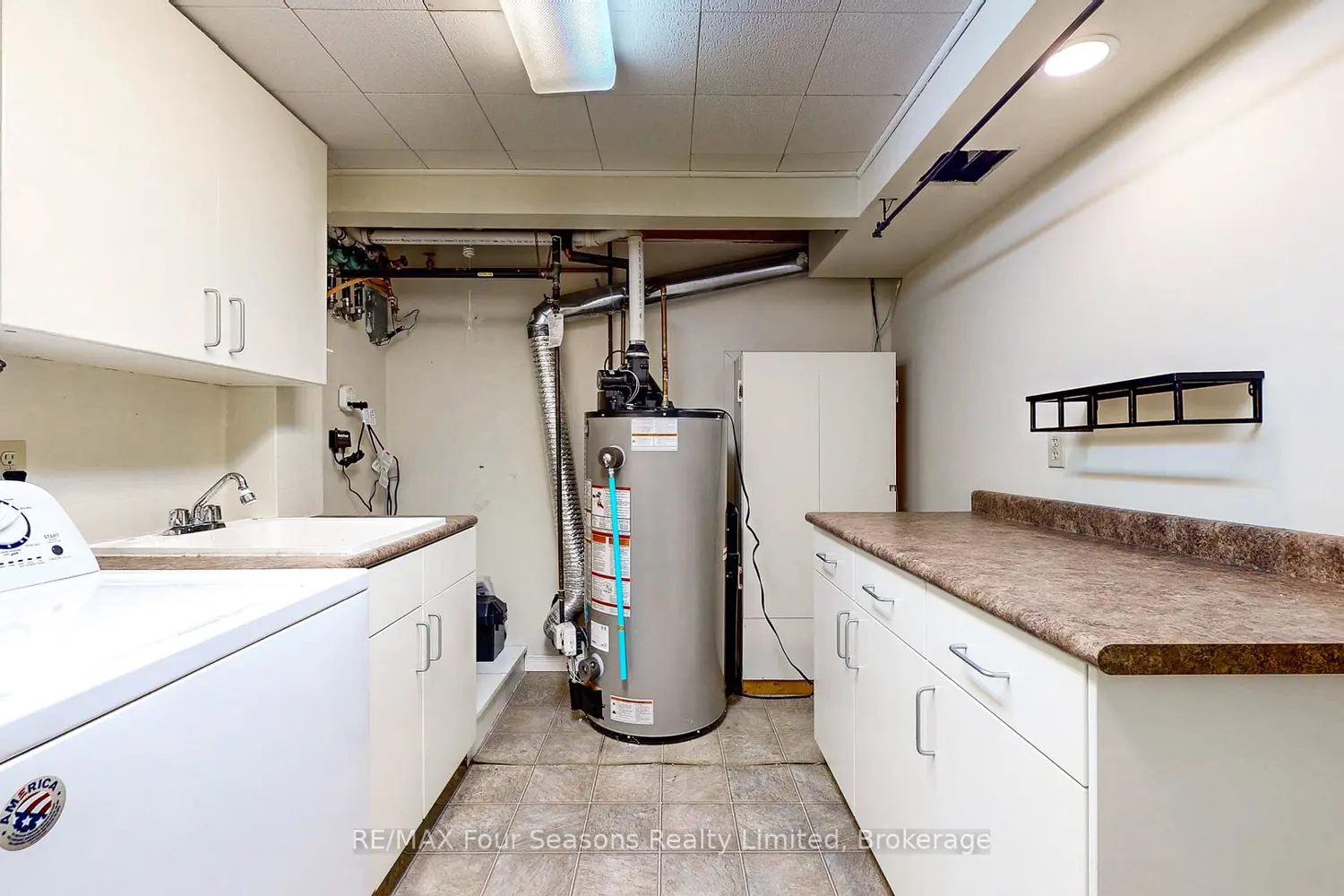 323 Hickory Street photo 3