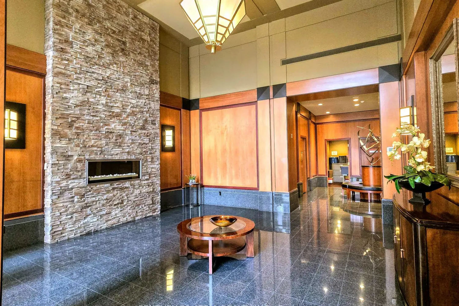 750 Bay Street 1806 photo 3