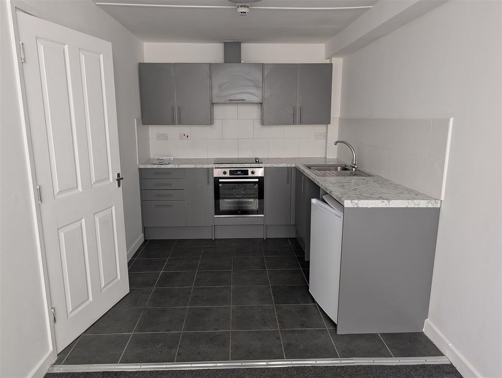 1 bed flat to rentMeyrick Street, Pembroke Dock SA72