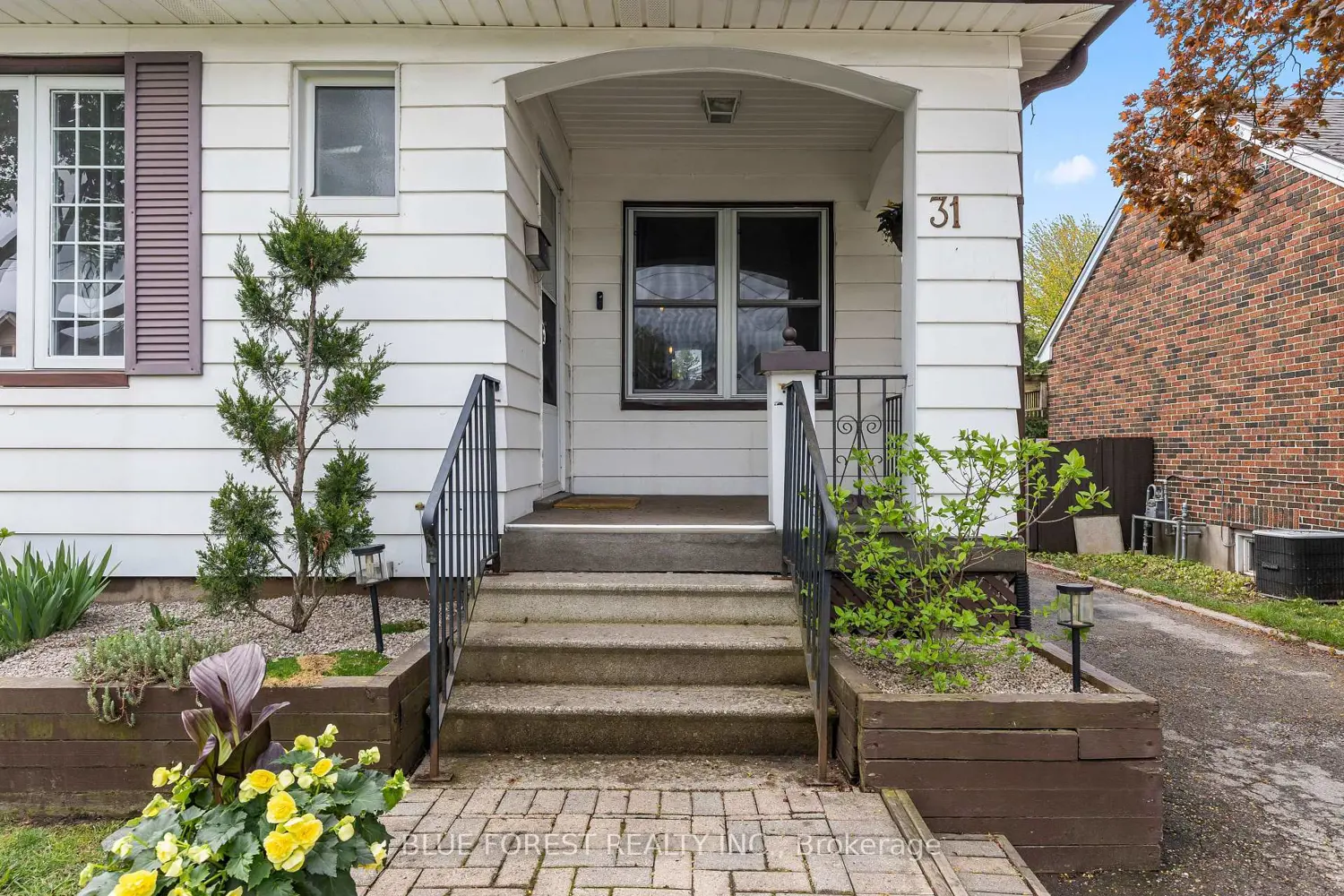 31 Eastman Avenue