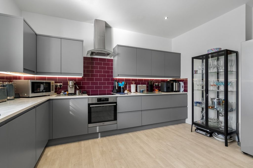 Additional image 12 of 2 bed flat for saleHartley Court, Pittville Circus Road, Pittville, Cheltenham GL52