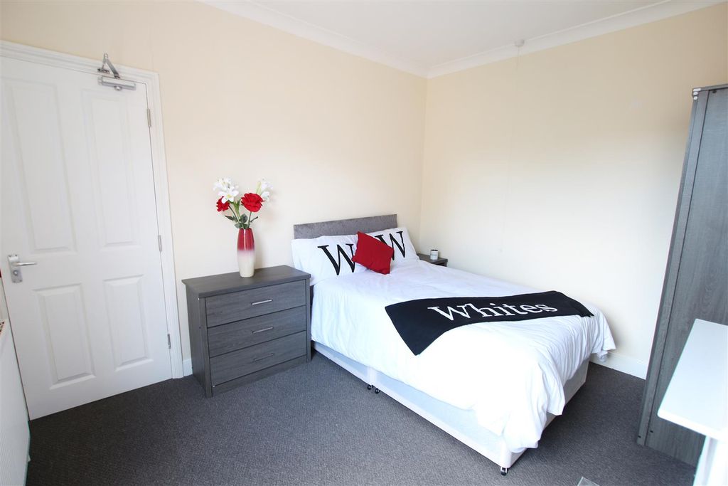 Additional image 8 of 4 bed terraced house to rentWhitworth Road, Northampton NN1