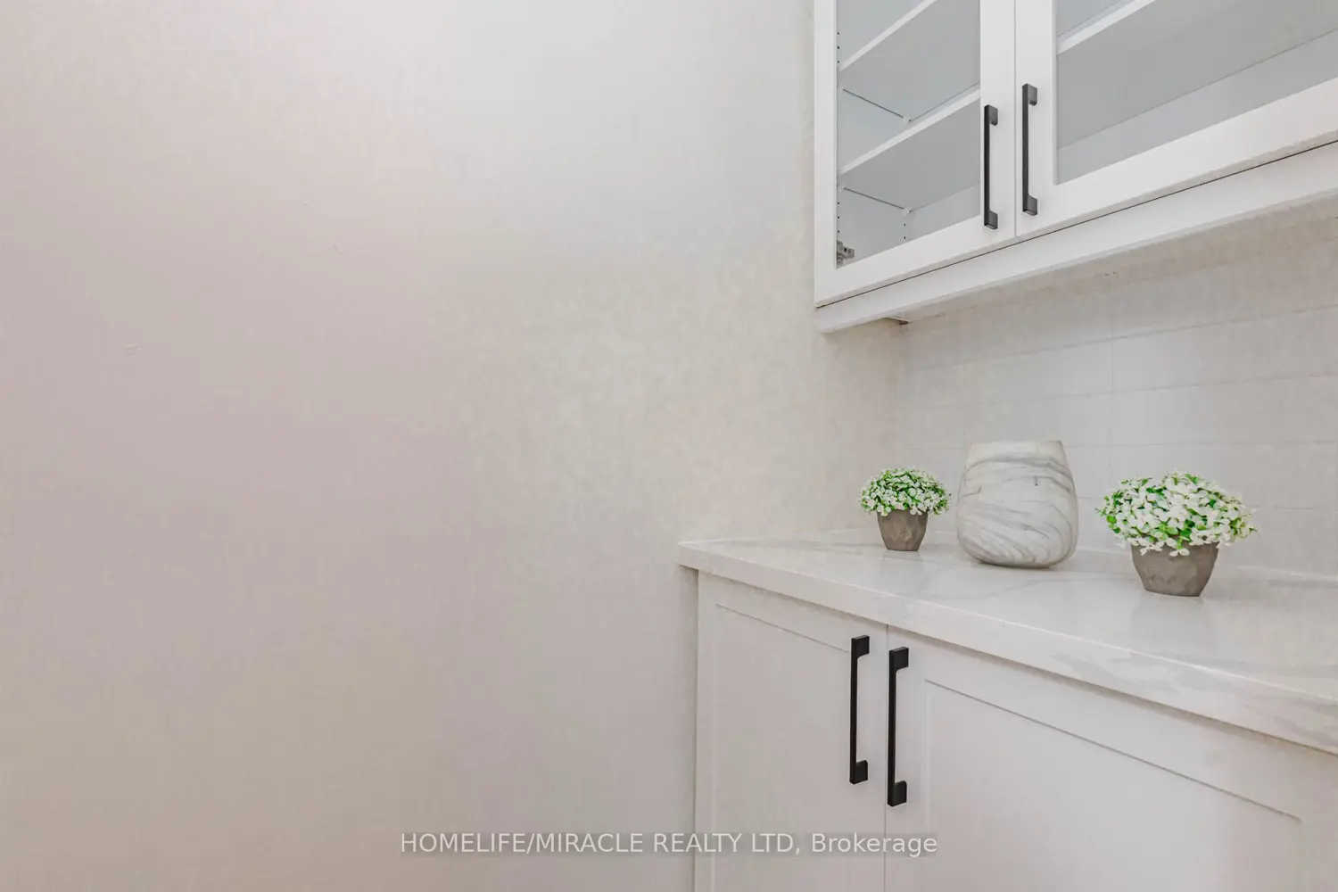 Additional image 6 of 563 Taplow Crescent