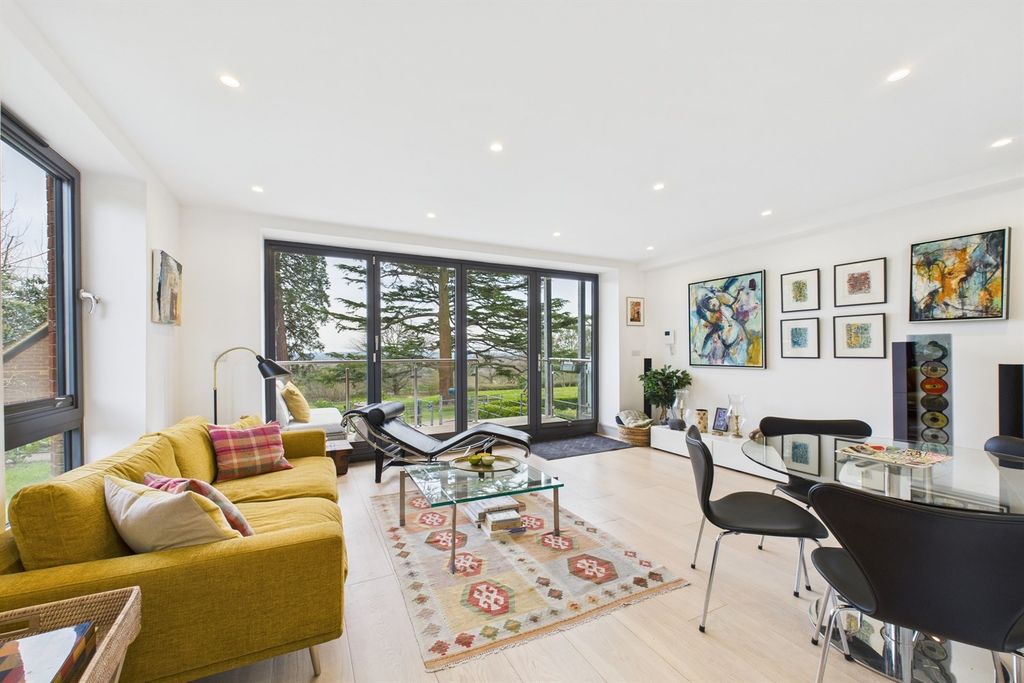 Additional image 2 of 2 bed flat to rentThe Pavilion, Graylands Estate, Langhurstwood Road, Horsham, West Sussex RH12