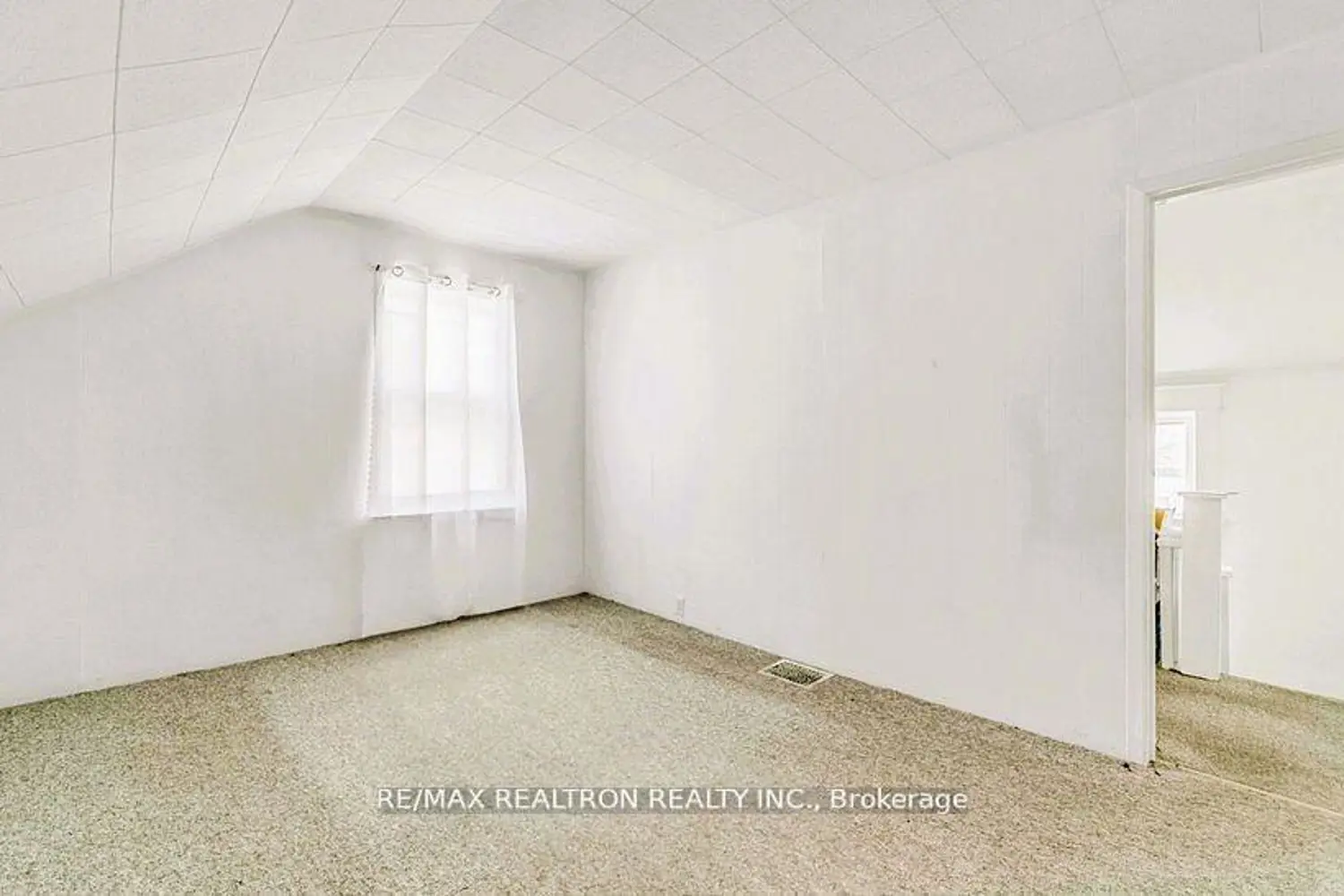 Additional image 4 of 16958 Bayview Avenue