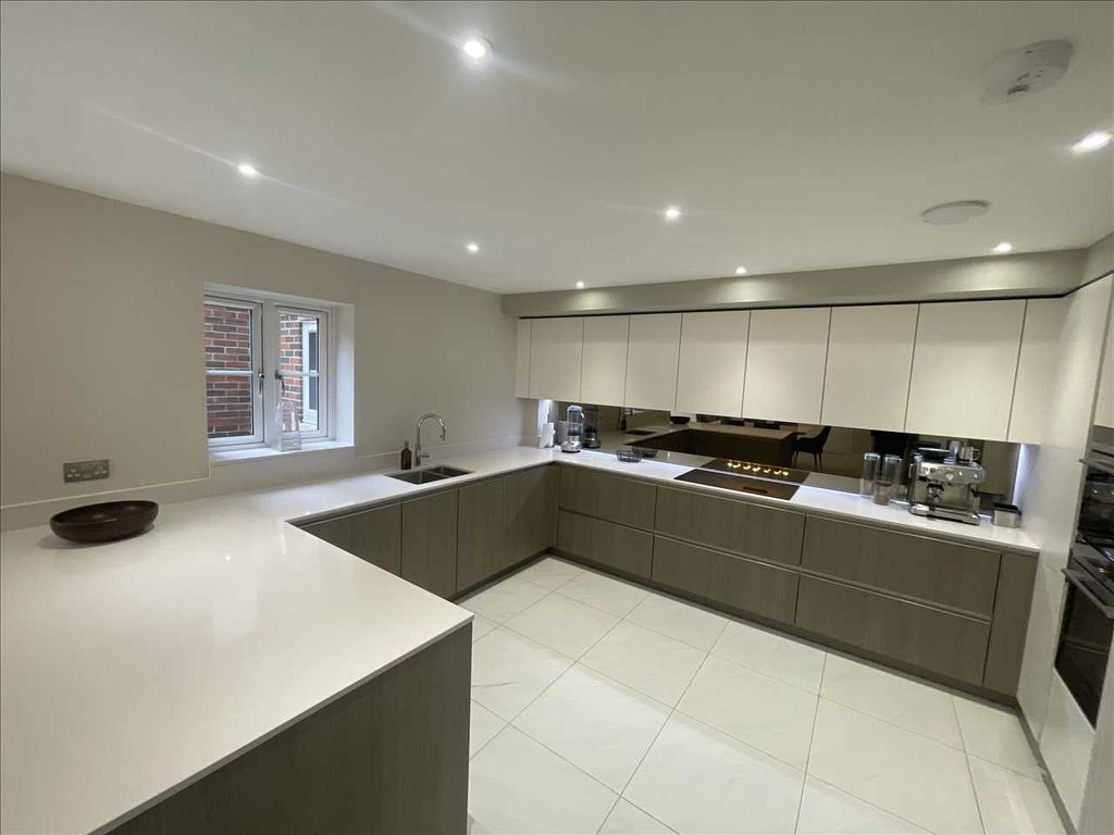 Additional image 8 of 2 bed flat to rentFriary Court, 189 St Bernards Road, Solihull B92