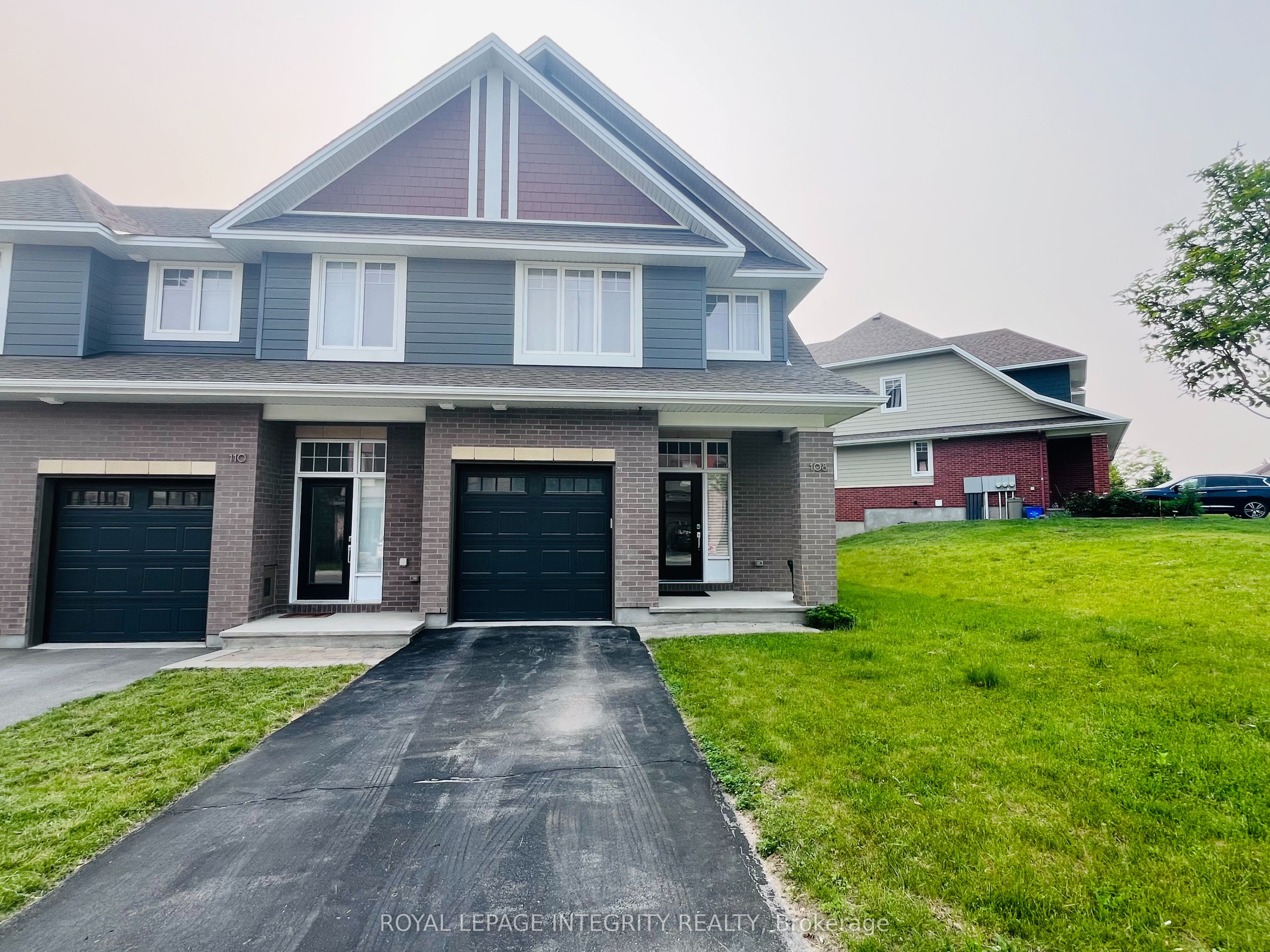 108 Boundstone Way, Ottawa, ON, K2T 0M4