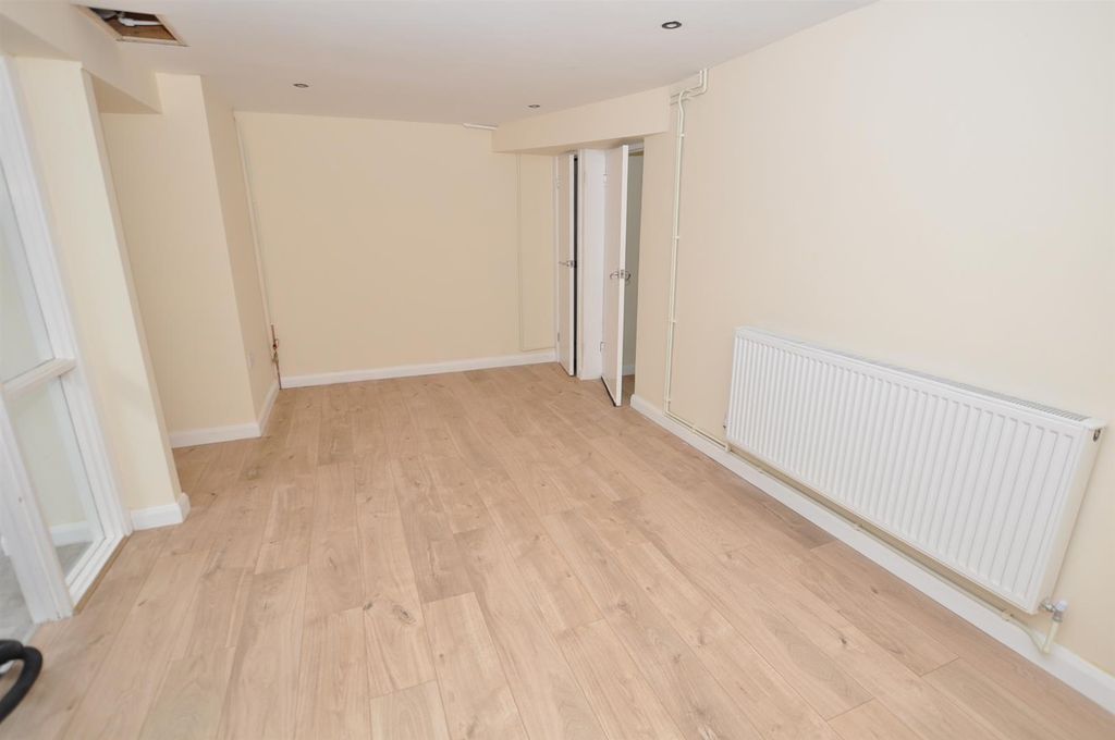 Additional image 4 of 3 bed terraced house to rentSpring Gardens, Whitland SA34