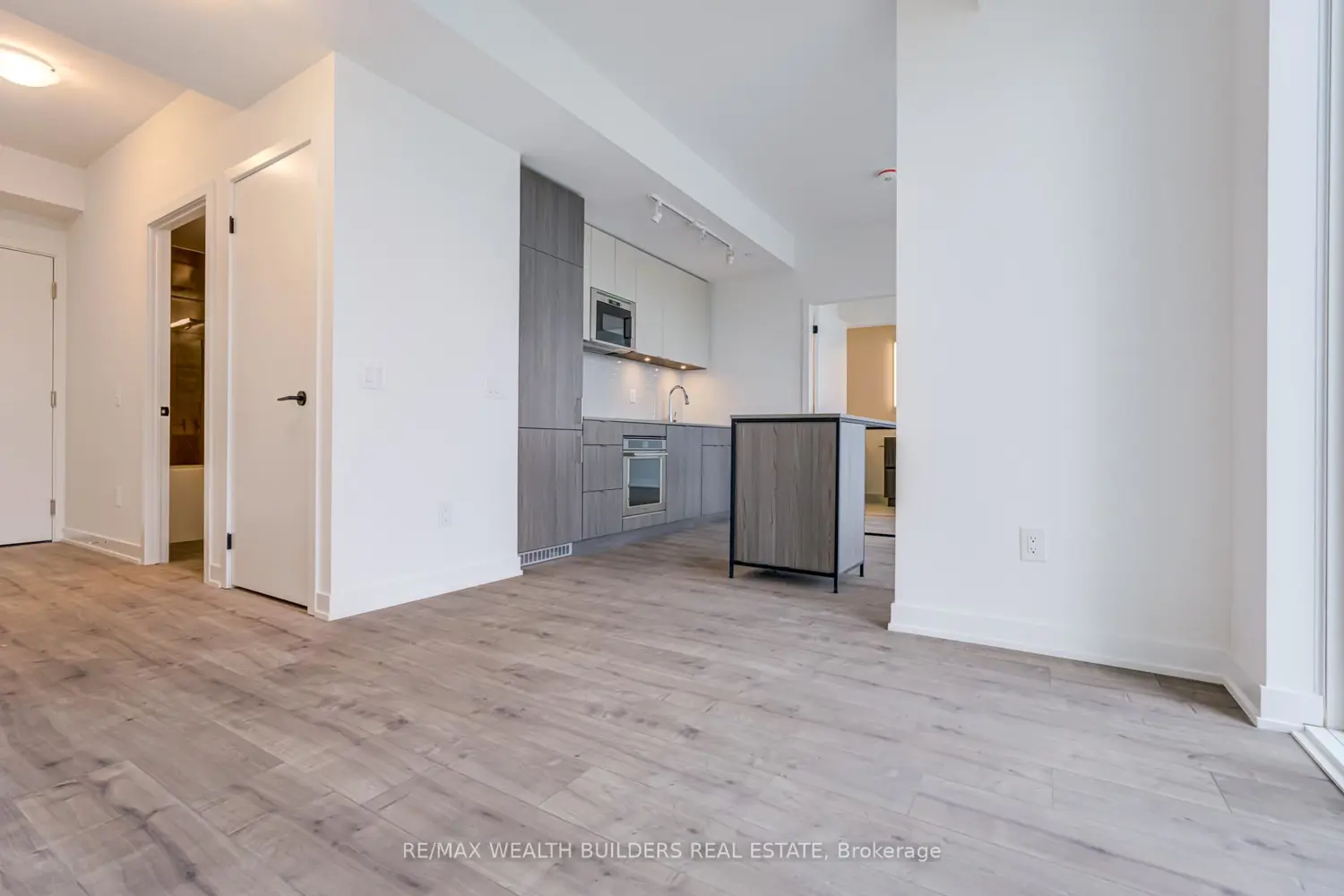 Additional image 3 of 220 Missinnihe Way 714
